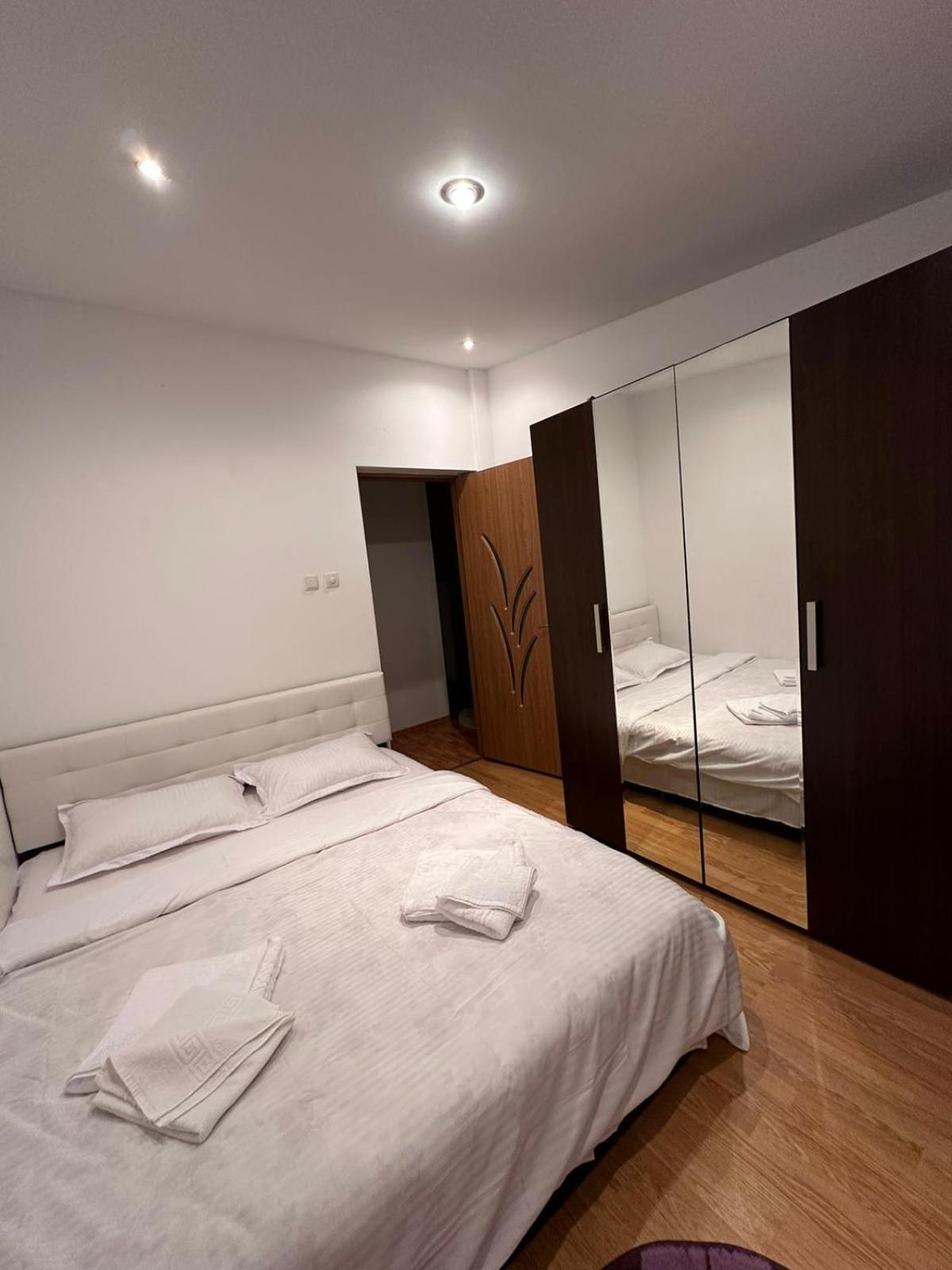 Special Apartment Nadeva Suceava Luaran gambar